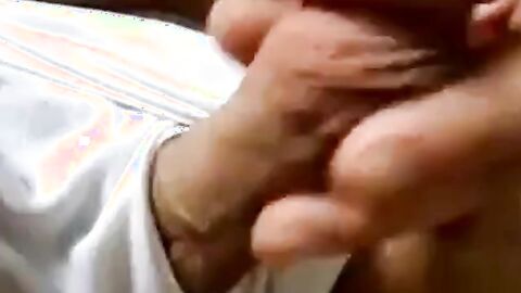 Fat Amateur Gets a Thick 5-Inch Boner
