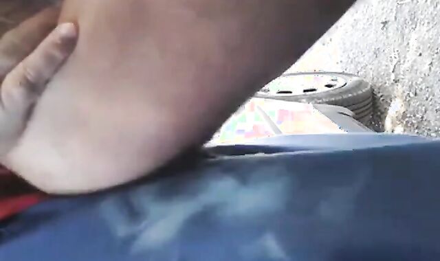 Papito me coje en el estacionamiento