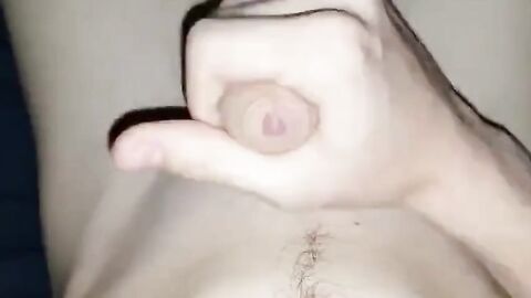 Twink mit großem Schwanz Wichsen vor der Webcam