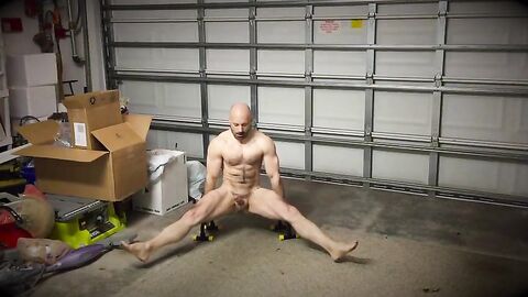 Fit Muscle Daddy Cums Handsfree on Big Cock