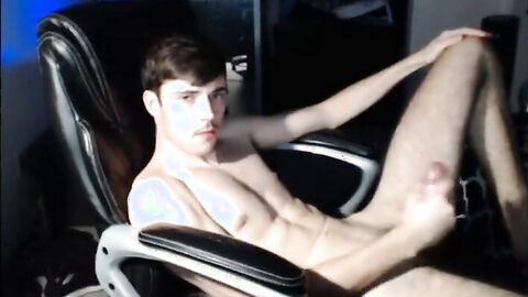 Amateur Twink Masturbates on Webcam