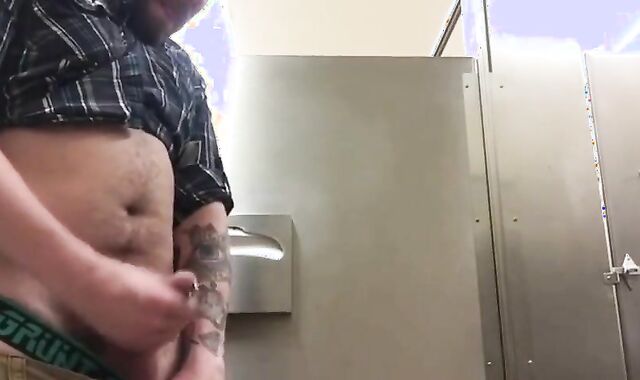 Bubby Barebacks Pup in a Public Stall