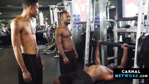 Keno, Phoenix & Sleepy Reed smooth threeway sex on gym