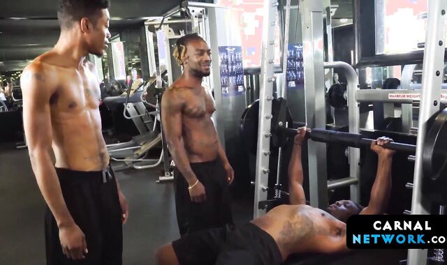 Keno, Phoenix & Sleepy Reed smooth threeway sex on gym