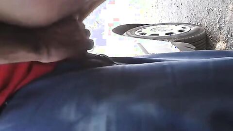 Daddy me folla en el parking - Amateur Bareback Outdoor Fuck