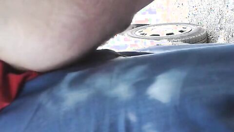 Daddy me folla en el parking - Amateur Bareback Outdoor Fuck