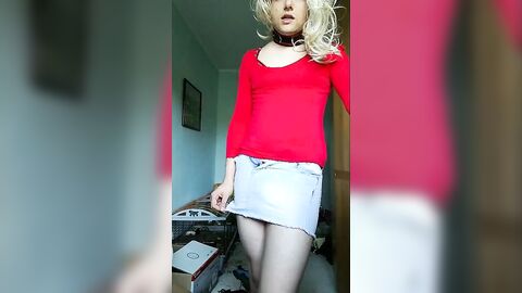 Cross-dressing Twink's Kinky Striptease