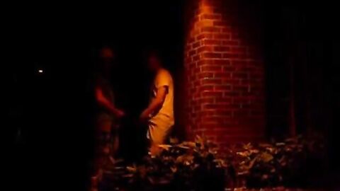 Sexo gay en callejón - Video amateur de hombresencalzones