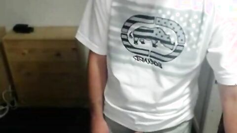 Nerdy Twink Cums on Cam