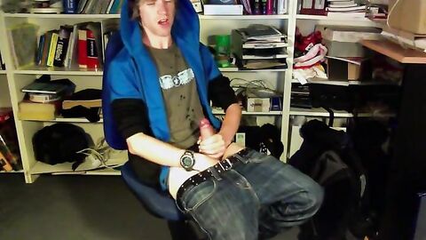 Amateur Twink's Huge Load on Webcam