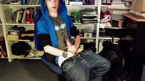 Amateur Twink's Huge Load on Webcam