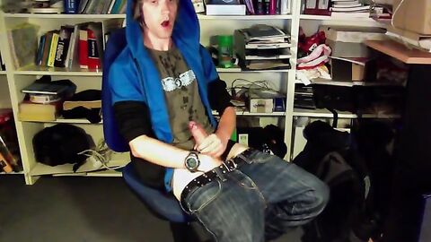 Amateur Twink's Huge Load on Webcam