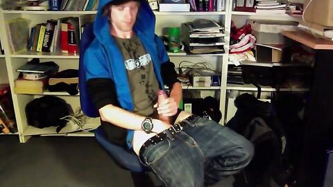 Amateur Twink's Huge Load on Webcam