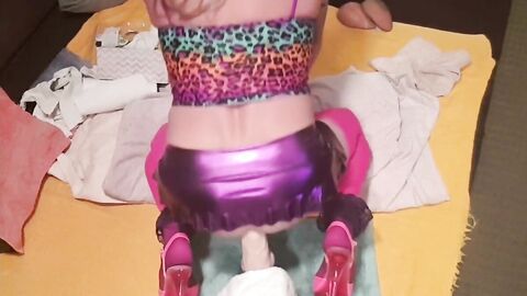 Crossdresser Twink Gapes on Huge Dildo