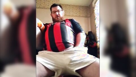 Bear Hunk Masturbating Solo