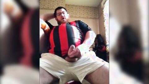 Bear Hunk Masturbating Solo