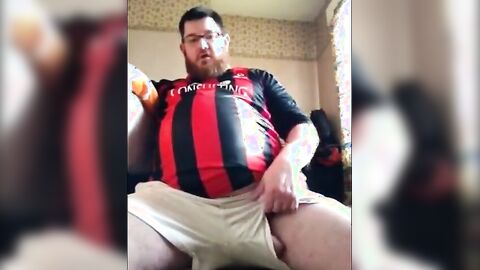 Bear Hunk Masturbating Solo