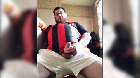 Bear Hunk Masturbating Solo
