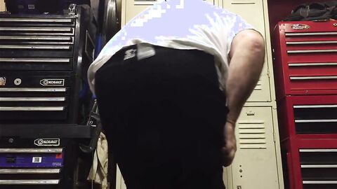 Big Balls Bareback: Cum Slapping Action!