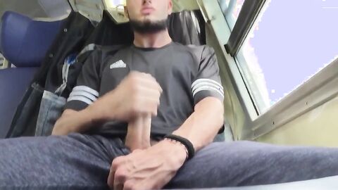 Paja en el Bus: Masturbación al Aire Libre