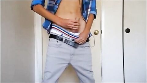 Twink Amateur Gets Off on Sagging