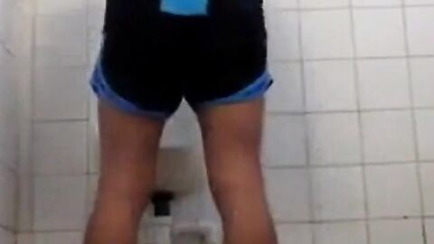 Bareback Amateur Anal in the Bathroom