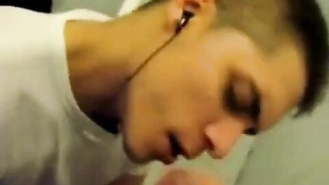 Cum-hungry guy gets a tasty treat in a public restroom