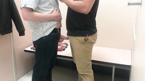 Amateur Daddy's Umkleide Abenteuer