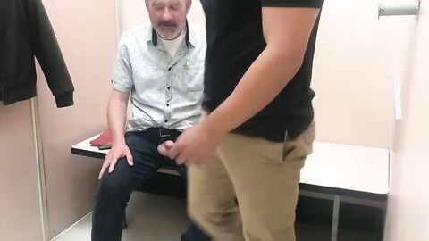 Amateur Daddy's Umkleide Abenteuer