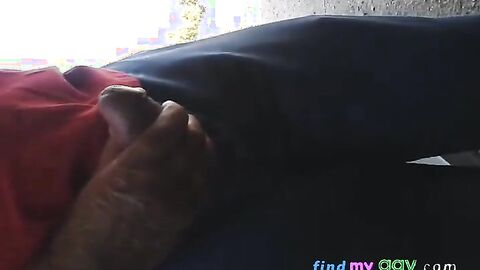 Daddy me folla en el parking - Amateur Bareback Outdoor Fuck