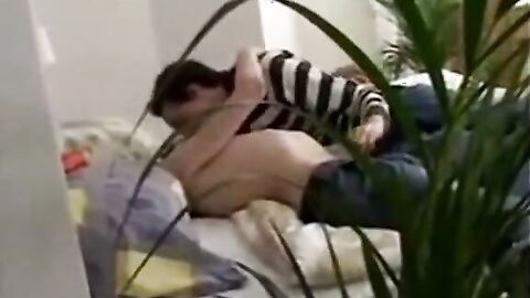 Bareback Amateur Cums Inside