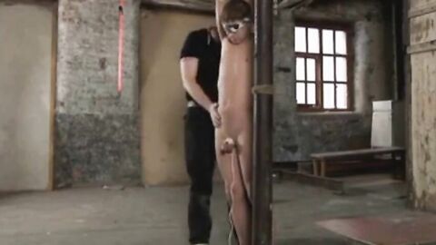 Twink's Handjob Adventure