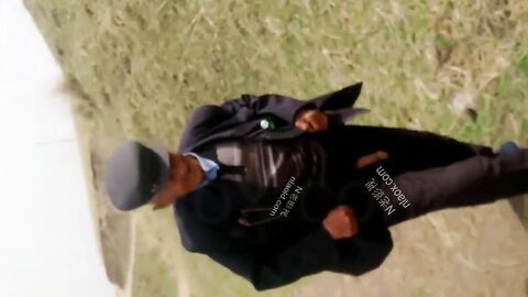 Vieil homme asiatique se masturbe en solo