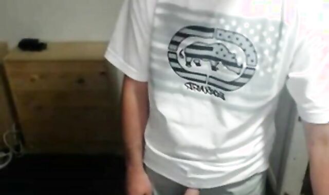 Nerdy Twink Cums on Cam