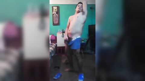 jesus en boxer jalandosela aventando semen n1