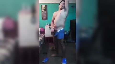 jesus en boxer jalandosela aventando semen n1