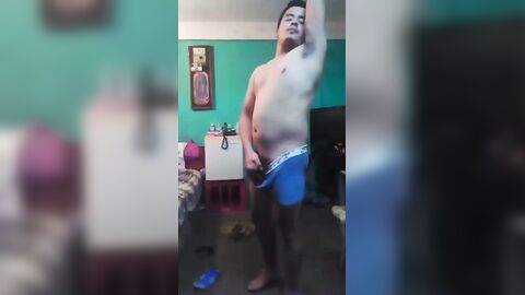 jesus en boxer jalandosela aventando semen n1