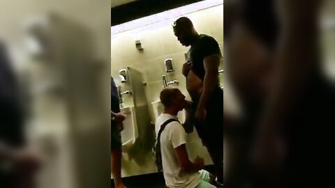 Hunk Gets Amateur Blowjob With Cum compilation