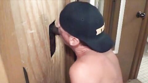 Sucking BBC At Glory Hole - Amateur Interracial Gay Video