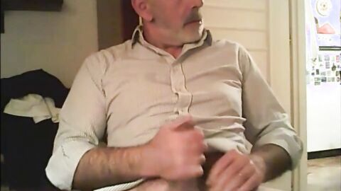 Mature Amateur Bear Daddy Cums