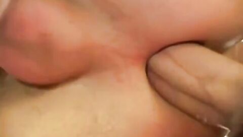 Twinks con Grandes Pollas en una Follada Amateur a Pelo