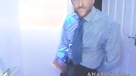 Empresário Barbudo: Punheta Solo Amadora