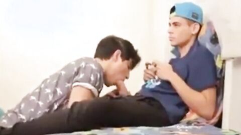 Big Cock Bareback Blowjob While Gaming