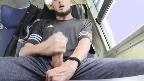 Paja en el Bus: Masturbación al Aire Libre