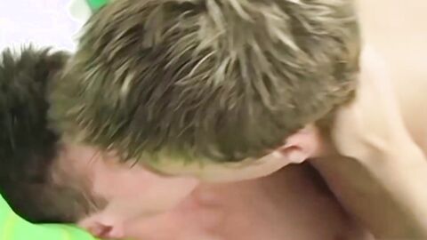 Skinny twink Caleb Levi anal fucked by top Devin Becker