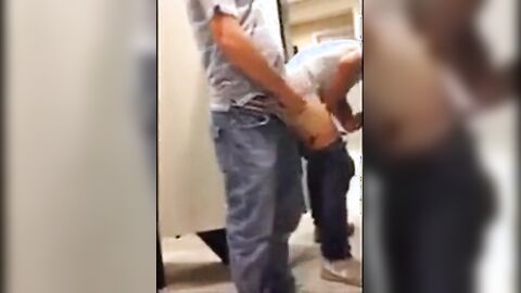 Amateur-Orgie in der Toilette