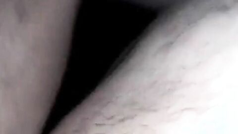 Mon pote me prend dehors et jouit dans mon cul à la webcam