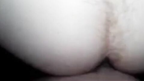 Mon pote me prend dehors et jouit dans mon cul à la webcam
