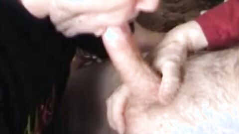 Older man gives an amazing blowjob to a big cock