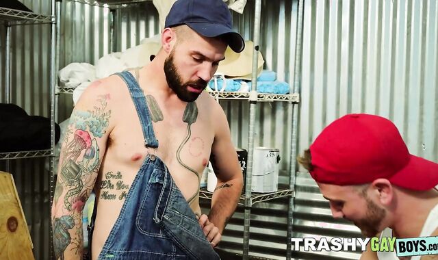 Macho dude Andrew Delta takes a massive cock in his mouth outdoors